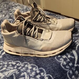 Ladies On Cloud Nova Size 7.5
